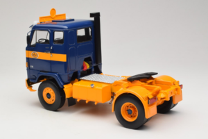 Volvo F88 Mørkeblå Gul MCG 1:18 MCG18140 Metal — billede 7 af 8