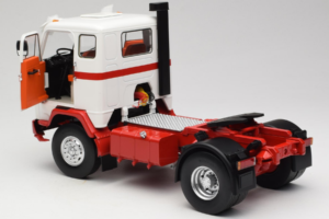 Volvo F88 Hvid Rød MCG 1:18 MCG18141 Metal — billede 5 af 8