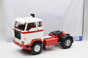 Volvo F88 Hvid Rød MCG 1:18 MCG18141 Metal — billede 8 af 8