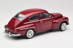 Volvo PV544 Cherry Red Revell 1:18 08887 Metal — billede 3 af 8