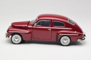 Volvo PV544 Cherry Red Revell 1:18 08887 Metal — billede 4 af 8