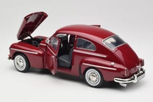 Volvo PV544 Cherry Red Revell 1:18 08887 Metal — billede 5 af 8