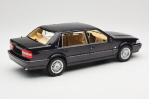 Volvo S90 Royal Violet DNA 1:18 DNA000089 Metal — billede 2 af 6