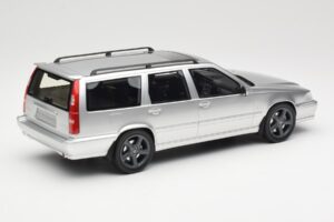 Volvo V70 R P80 Sølv DNA 1:18 DNA000155 Metal — billede 2 af 6