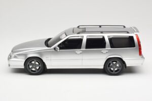 Volvo V70 R P80 Sølv DNA 1:18 DNA000155 Metal — billede 3 af 6