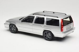 Volvo V70 R P80 Sølv DNA 1:18 DNA000155 Metal — billede 5 af 6