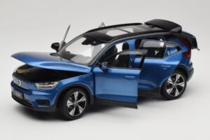 Volvo XC40 Recharge Blå Metallic Paudi Model 1:18 2562373 Metal — billede 2 af 8