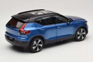 Volvo XC40 Recharge Blå Metallic Paudi Model 1:18 2562373 Metal — billede 3 af 8
