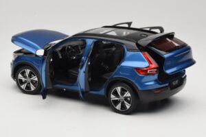 Volvo XC40 Recharge Blå Metallic Paudi Model 1:18 2562373 Metal — billede 5 af 8