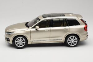 Volvo XC90 Luminous Sand Yellow Paudi Model 1:18 9430841 Metal — billede 4 af 8