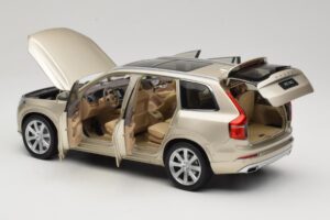 Volvo XC90 Luminous Sand Yellow Paudi Model 1:18 9430841 Metal — billede 5 af 8
