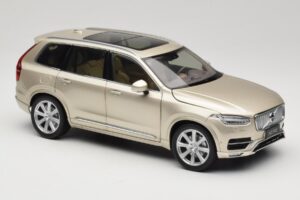 Volvo XC90 Luminous Sand Yellow Paudi Model 1:18 9430841 Metal — billede 6 af 8