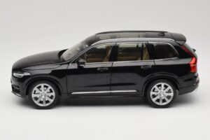 Volvo XC90 Onyx Black Paudi Model 1:18 9430842 Metal — billede 4 af 8