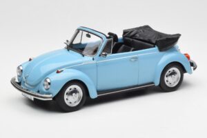Volkswagen Beetle 1303 Cabriolet Lyseblå Norev 1:18 188531 Metal