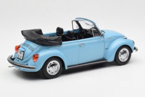 Volkswagen Beetle 1303 Cabriolet Lyseblå Norev 1:18 188531 Metal — billede 2 af 6