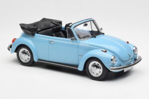 Volkswagen Beetle 1303 Cabriolet Lyseblå Norev 1:18 188531 Metal — billede 4 af 6