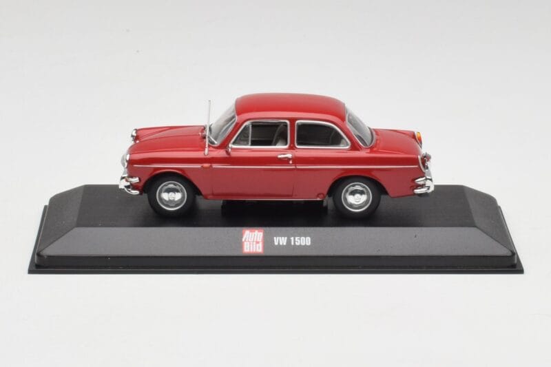Volkswagen 1500 Ruby Rød Minichamps 1:43 VW001 Metal