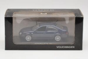 Volkswagen Bora Ocean Blå Minichamps 1:43 8198223B Metal — billede 4 af 4
