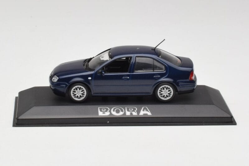 Volkswagen Bora Ocean Blå Minichamps 1:43 8198223B Metal