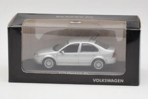 Volkswagen Bora Reflex Sølv Minichamps 1:43 81982223S Metal — billede 4 af 4