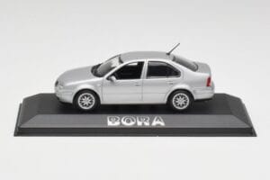 Volkswagen Bora Reflex Sølv Minichamps 1:43 81982223S Metal
