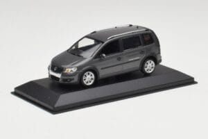 Volkswagen Cross Touran Platinum Grå Minichamps 1:43 400056170 Metal — billede 2 af 4