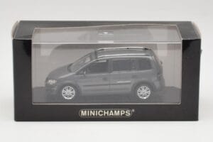 Volkswagen Cross Touran Platinum Grå Minichamps 1:43 400056170 Metal — billede 4 af 4