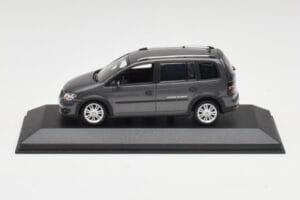 Volkswagen Cross Touran Platinum Grå Minichamps 1:43 400056170 Metal