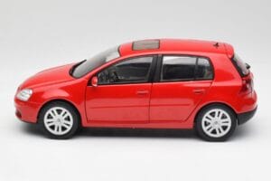 Volkswagen Golf Mk5 4-Door Tornado Rød Bburago 1:18 GOLF001 Metal — billede 4 af 8