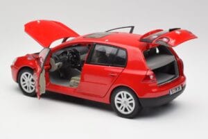 Volkswagen Golf Mk5 4-Door Tornado Rød Bburago 1:18 GOLF001 Metal — billede 5 af 8