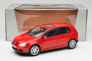 Volkswagen Golf Mk5 4-Door Tornado Rød Bburago 1:18 GOLF001 Metal — billede 8 af 8