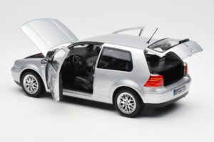 Volkswagen Golf Mk5 GTI Sølv Norev 1:18 188570 Metal — billede 5 af 8
