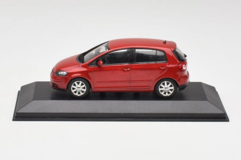Volkswagen Golf Plus Tornado Rød Minichamps 1:43 821911110 Metal