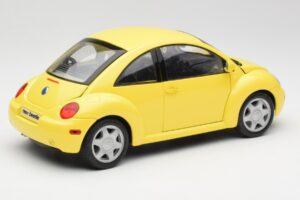 Volkswagen New Beetle Gul Maisto 1:18 37800-M4 Metal — billede 3 af 8