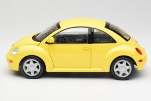 Volkswagen New Beetle Gul Maisto 1:18 37800-M4 Metal — billede 4 af 8