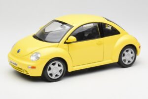 Volkswagen New Beetle Gul Maisto 1:18 37800-M4 Metal