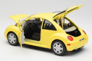 Volkswagen New Beetle Gul Maisto 1:18 37800-M4 Metal — billede 5 af 8