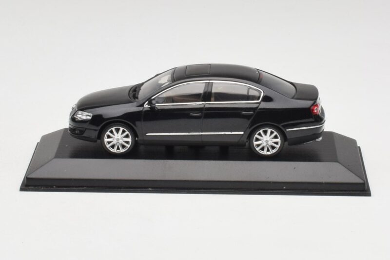 Volkswagen Passat B6 Sedan Shadow Blå Metallic Minichamps 1:43 PASSAT001 Metal
