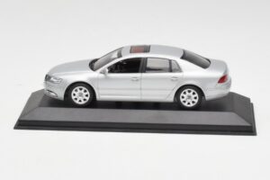 Volkswagen Phaeton Sølv Minichamps 1:43 3D0099300A Metal