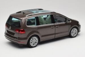 Volkswagen Sharan 7N Egebrun Metallic Minichamps 1:18 110051001 Metal — billede 3 af 8