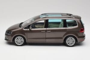 Volkswagen Sharan 7N Egebrun Metallic Minichamps 1:18 110051001 Metal — billede 4 af 8