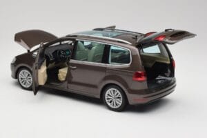 Volkswagen Sharan 7N Egebrun Metallic Minichamps 1:18 110051001 Metal — billede 5 af 8