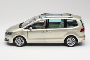 Volkswagen Sharan 7N Reflex Sølv Metallic Minichamps 1:18 110051002 Metal — billede 4 af 8
