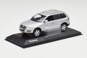 Volkswagen Touareg Reflex Sølv Minichamps 1:43 68625 Metal — billede 2 af 4