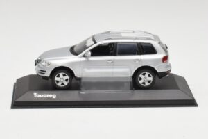 Volkswagen Touareg Reflex Sølv Minichamps 1:43 68625 Metal