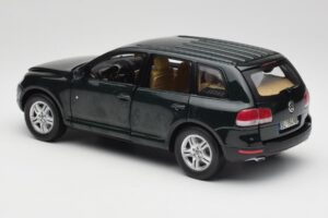 Volkswagen Touareg V10 TDI Canyon Green Bburago 1:18 34911-V1 Metal — billede 7 af 8