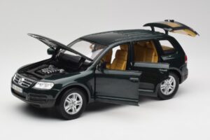 Volkswagen Touareg V10 TDI Reed Green Metallic Bburago 1:18 34911 Metal — billede 2 af 8