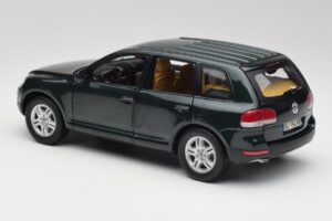 Volkswagen Touareg V10 TDI Reed Green Metallic Bburago 1:18 34911 Metal — billede 7 af 8