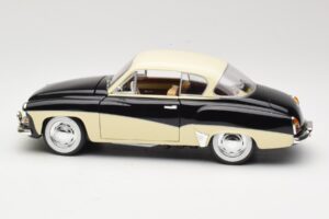 Wartburg 311 Coupe Sort & Beige Revell 1:18 8419 Metal — billede 4 af 8