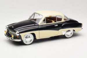 Wartburg 311 Coupe Sort & Beige Revell 1:18 8419 Metal